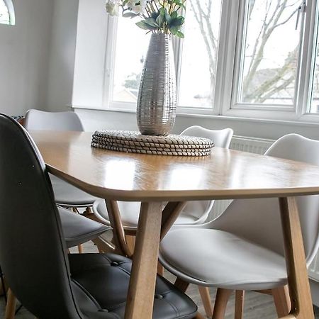 Appartement Stylish Retreat In Leigh-On-Sea à Southend-on-Sea Extérieur photo
