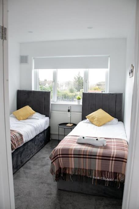 Appartement Stylish Retreat In Leigh-On-Sea à Southend-on-Sea Extérieur photo