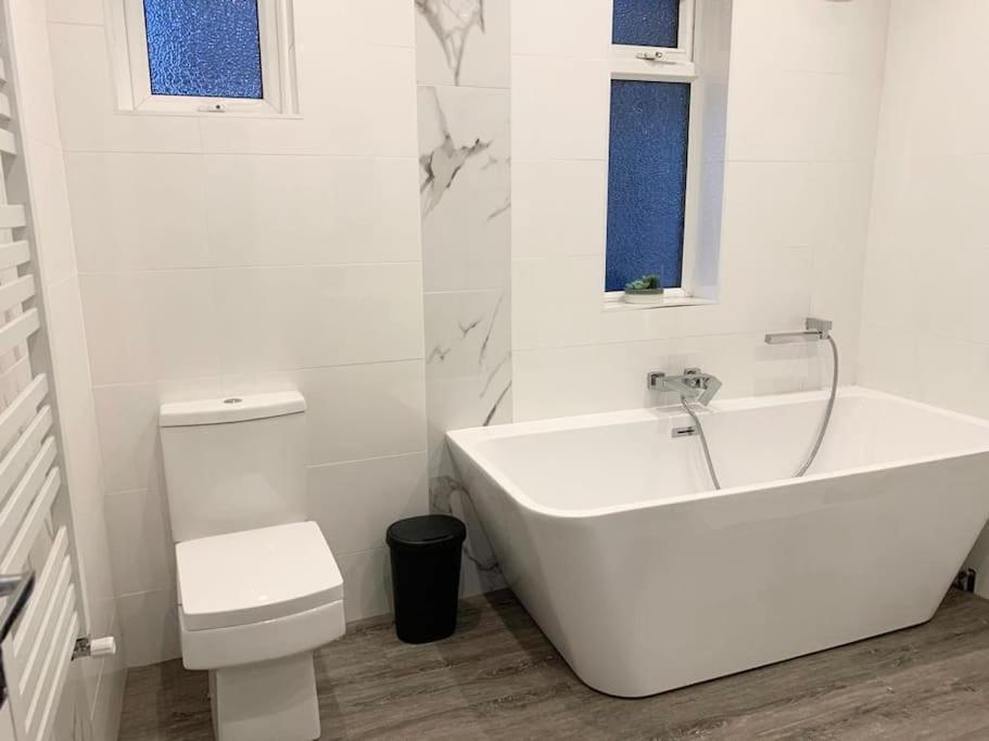 Appartement Stylish Retreat In Leigh-On-Sea à Southend-on-Sea Extérieur photo