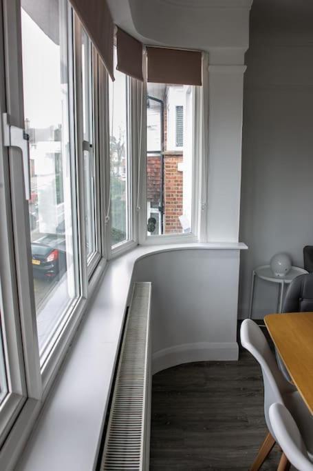 Appartement Stylish Retreat In Leigh-On-Sea à Southend-on-Sea Extérieur photo