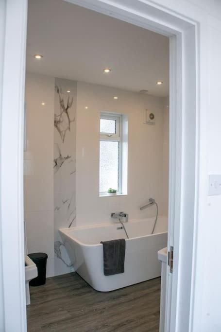 Appartement Stylish Retreat In Leigh-On-Sea à Southend-on-Sea Extérieur photo