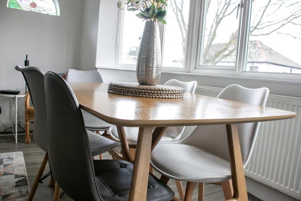 Appartement Stylish Retreat In Leigh-On-Sea à Southend-on-Sea Extérieur photo