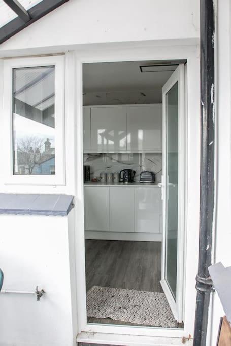 Appartement Stylish Retreat In Leigh-On-Sea à Southend-on-Sea Extérieur photo