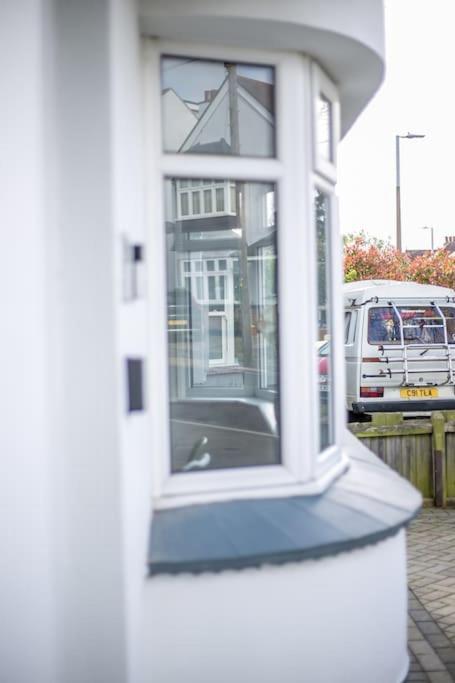 Appartement Stylish Retreat In Leigh-On-Sea à Southend-on-Sea Extérieur photo