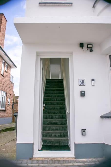 Appartement Stylish Retreat In Leigh-On-Sea à Southend-on-Sea Extérieur photo