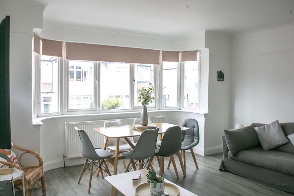 Appartement Stylish Retreat In Leigh-On-Sea à Southend-on-Sea Extérieur photo