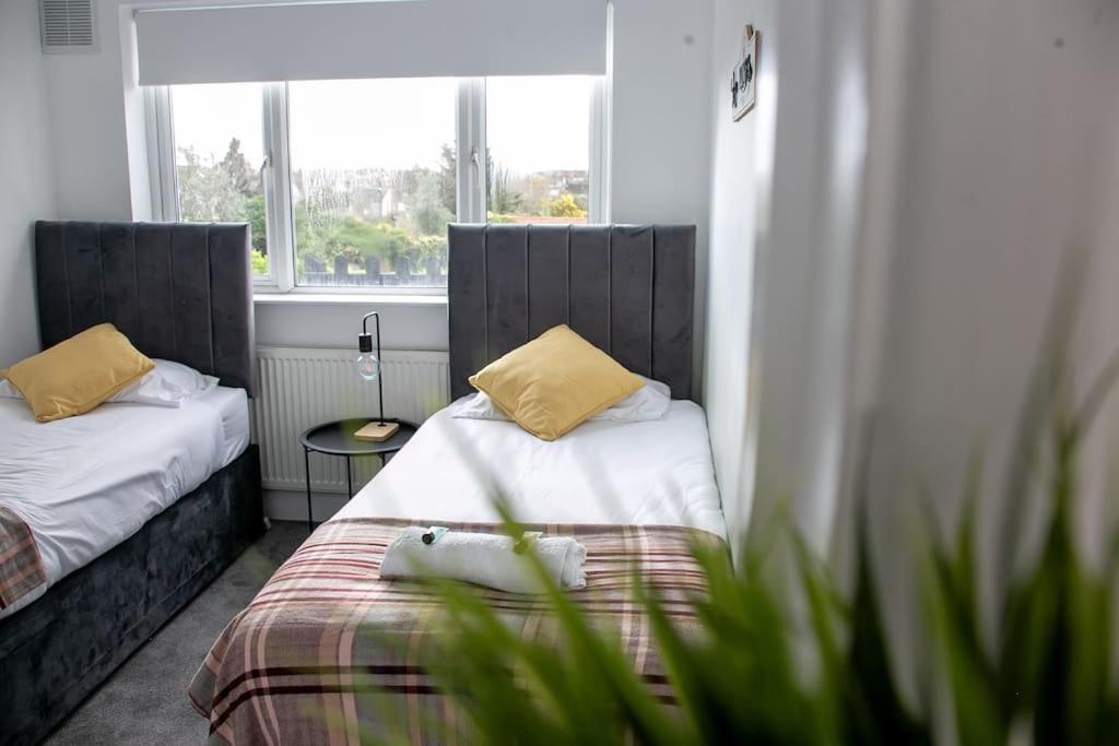 Appartement Stylish Retreat In Leigh-On-Sea à Southend-on-Sea Extérieur photo
